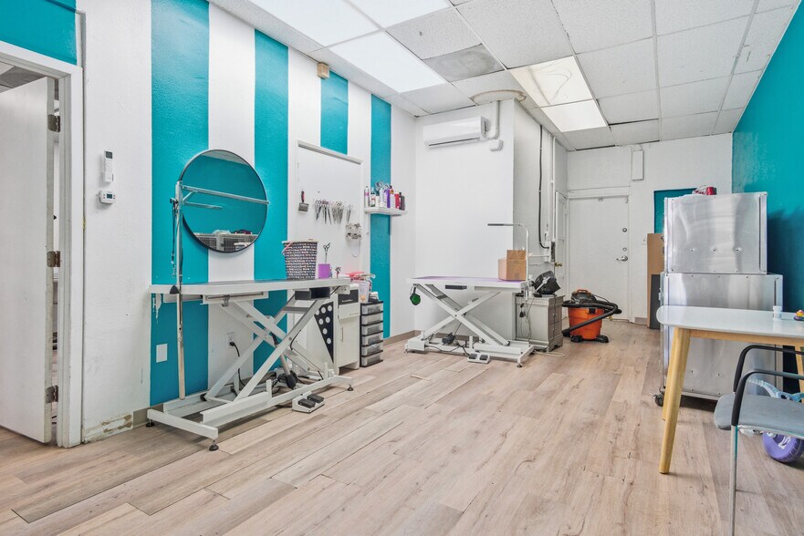 More Photos Of 4306-4310 W Victory Blvd, Burbank Storefront Retail Office For Sale