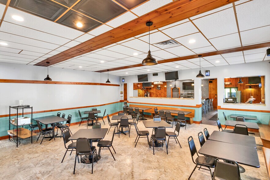 More Photos Of 715 Craigdell Rd, New Kensington Bar For Sale