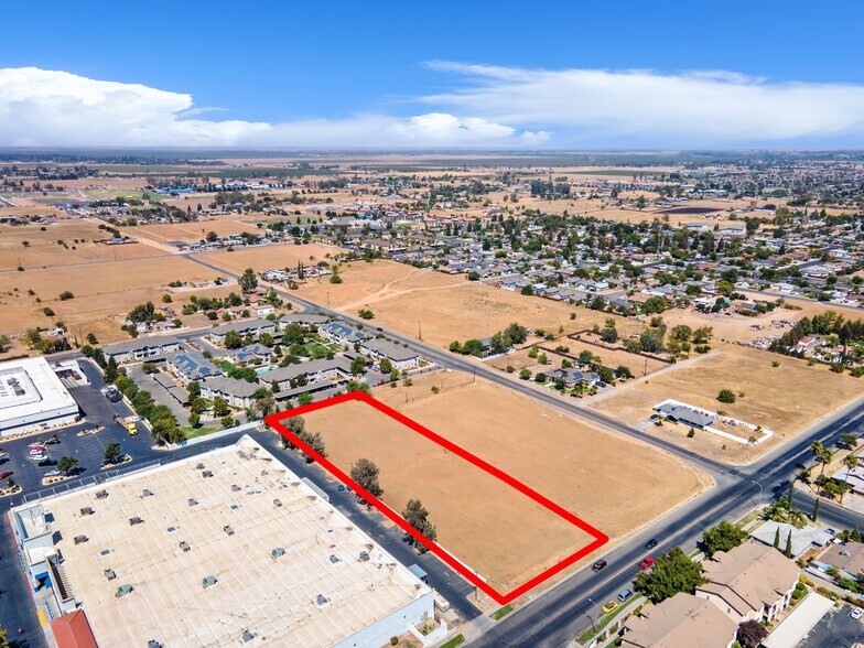 Primary Photo Of NEC Country Club Dr & Sherwood Ave, Madera Land For Sale