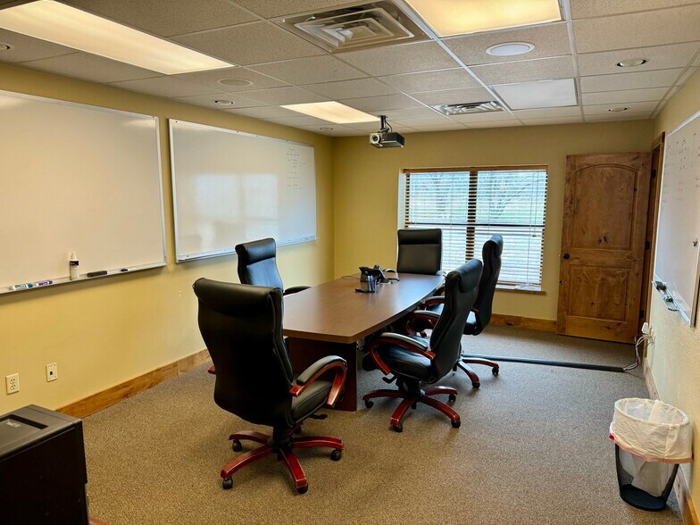 More Photos Of 464 Cool Jct, Millsap Manufacturing For Lease