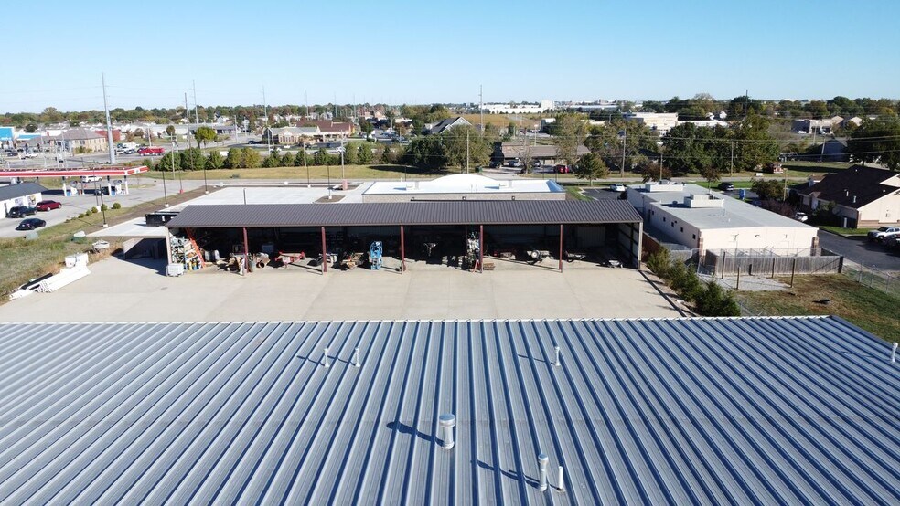 More Photos Of 920-920 E Warren St, Gardner Light Distribution For Lease