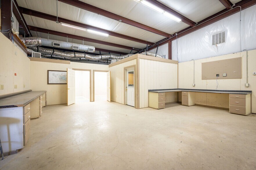 More Photos Of 180 Spring Mountain Dr, Canyon Lake Distribution For Sale