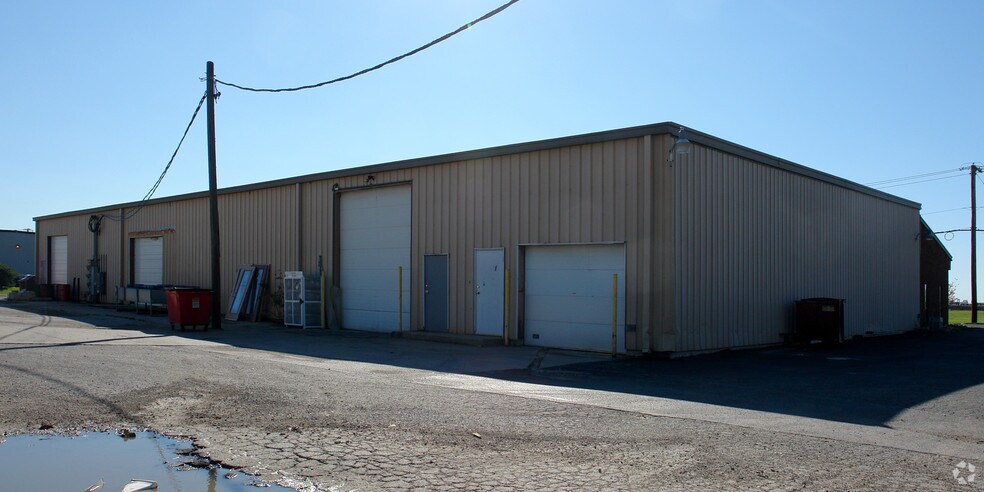 More Photos Of 20654 Burl Ct, Joliet Flex For Lease