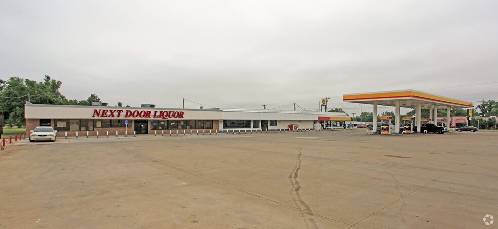 Primary Photo Of 404-406 W Country Club Rd, Chickasha General Retail For Sale