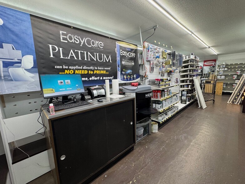 More Photos Of 2111 Greenwood Rd, Prescott Freestanding For Sale