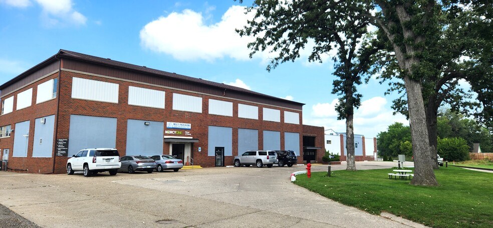 Primary Photo Of 200 N 8th Ave E, Newton Industrial For Sale