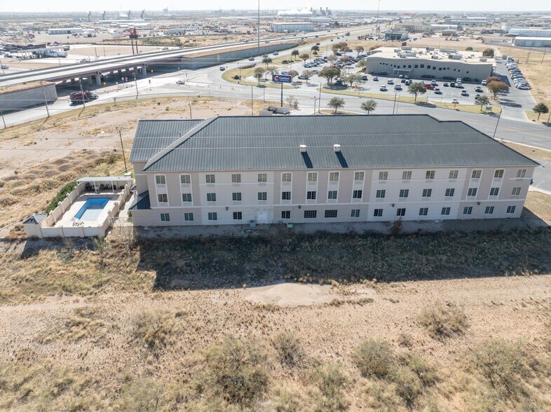 More Photos Of 801 S John Ben Shepperd Pky, Odessa Hotel For Sale