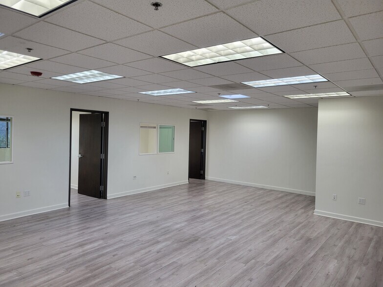 More Photos Of 2626 Foothill Blvd, La Crescenta Loft Creative Space For Lease
