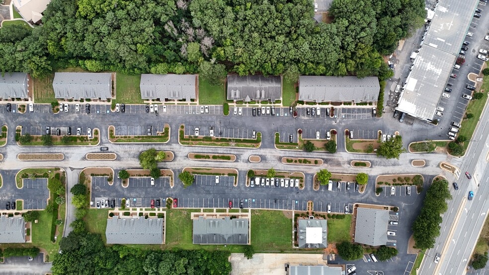 More Photos Of 117 Governors Sq, Fayetteville Medical For Lease