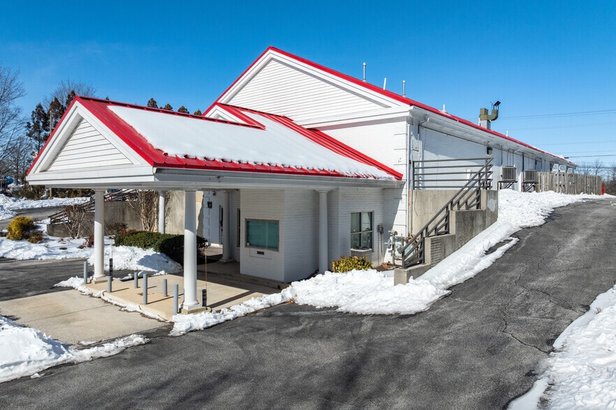 More Photos Of 505 E Ridgeville Blvd, Mount Airy General Retail For Lease