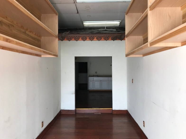 More Photos Of 5253 Hollywood Blvd, Los Angeles Unknown For Lease