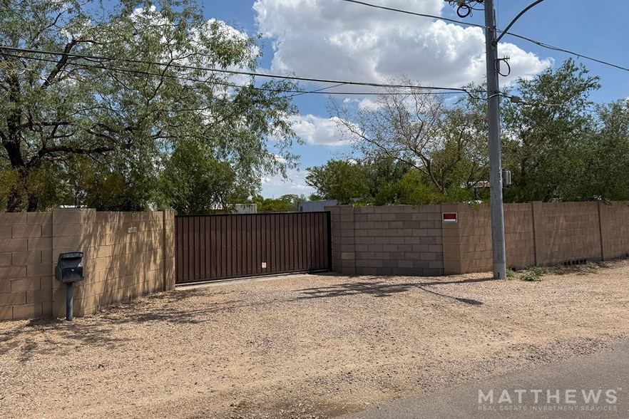 More Photos Of 20205 N Cave Creek Rd, Phoenix Service Station For Lease