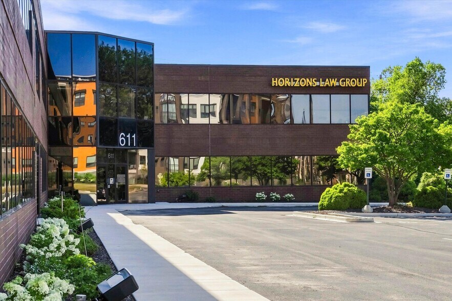 More Photos Of 601-611 N Barker Rd, Brookfield Office For Lease