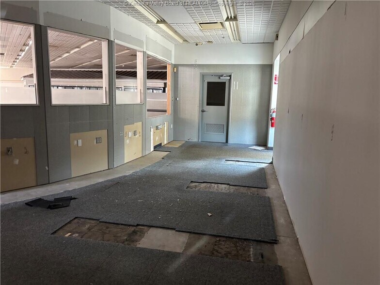 More Photos Of 173 Main St, Clay Drugstore For Lease