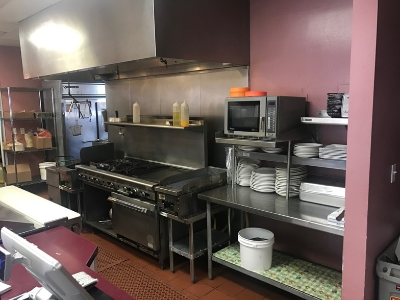 More Photos Of 8465 Old Redwood Hwy, Windsor Freestanding For Sale