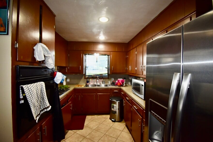 More Photos Of 3401 N Alexander Dr, Baytown Hotel For Sale