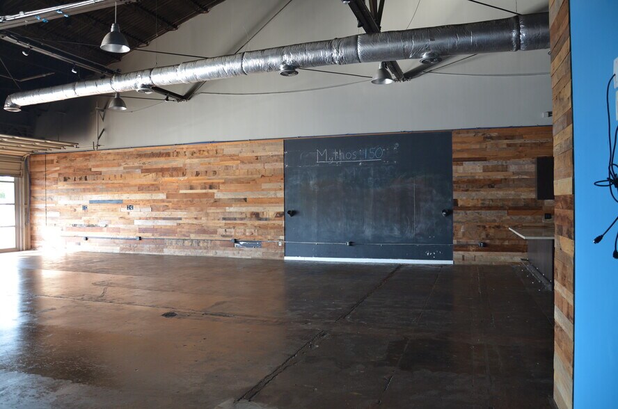 More Photos Of 996 Huff Rd NW, Atlanta Warehouse For Lease