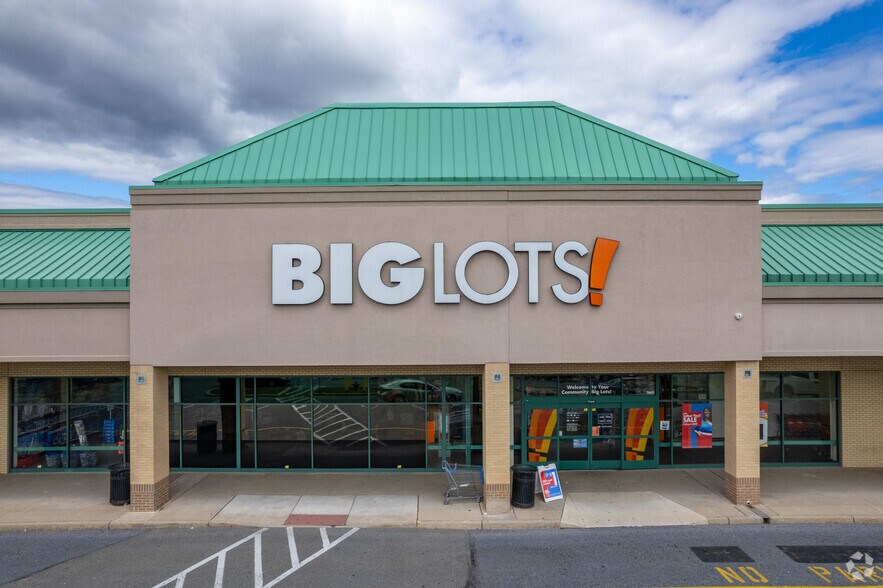 More Photos Of 2601-2631 Macarthur Rd, Whitehall Unknown For Sale