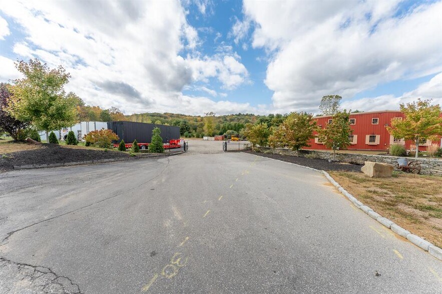 More Photos Of 4 Nora Ln, Pomfret Warehouse For Sale