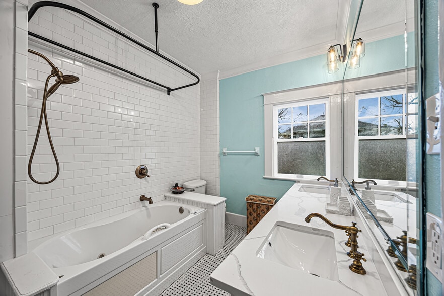 More Photos Of 1723 25th St, Galveston Hospitality For Sale