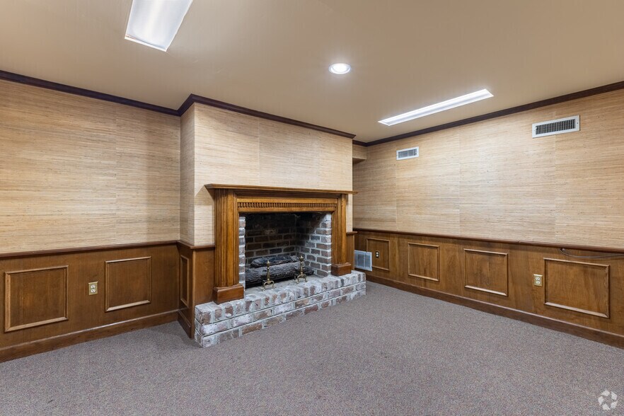 More Photos Of 120-124 W Liberty St, Savannah Office Residential For Sale