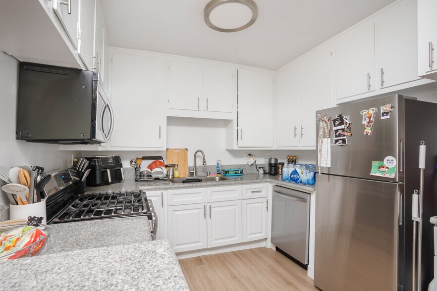 More Photos Of 6632 Darby Ave, Reseda Apartments For Sale