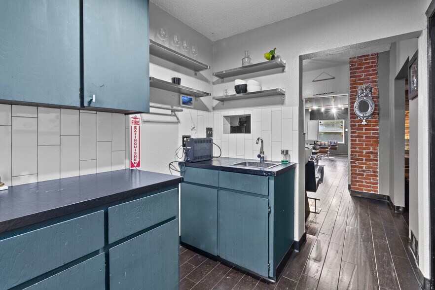 More Photos Of 5130 N Lombard St, Portland Freestanding For Sale