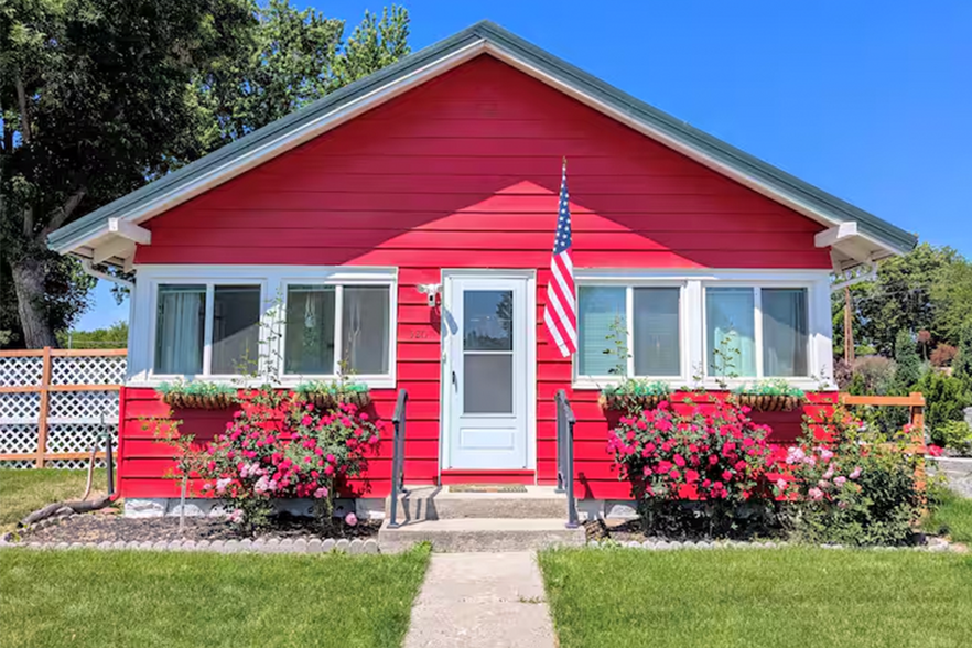 Primary Photo Of 520 N State St, Hagerman Specialty For Sale