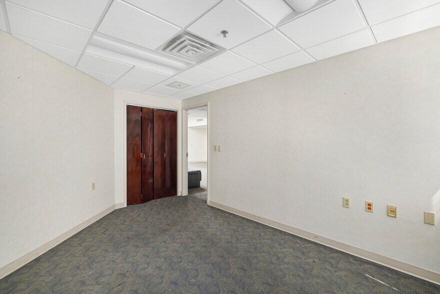 More Photos Of 999 S Broadway, East Providence Medical For Lease
