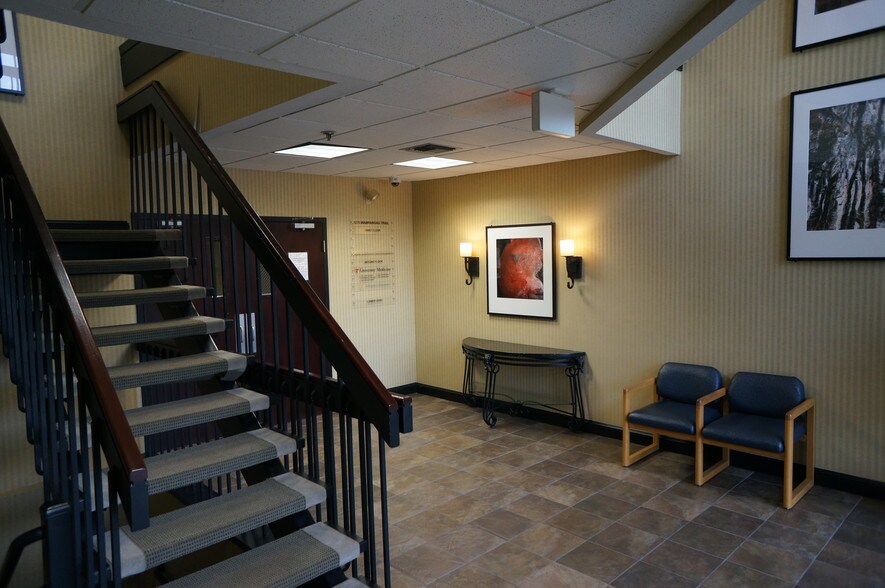 More Photos Of 1275 Wampanoag Trl, East Providence Office For Lease