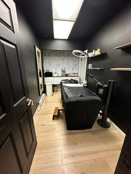 More Photos Of 170 Flanders Rd, Niantic Storefront For Lease