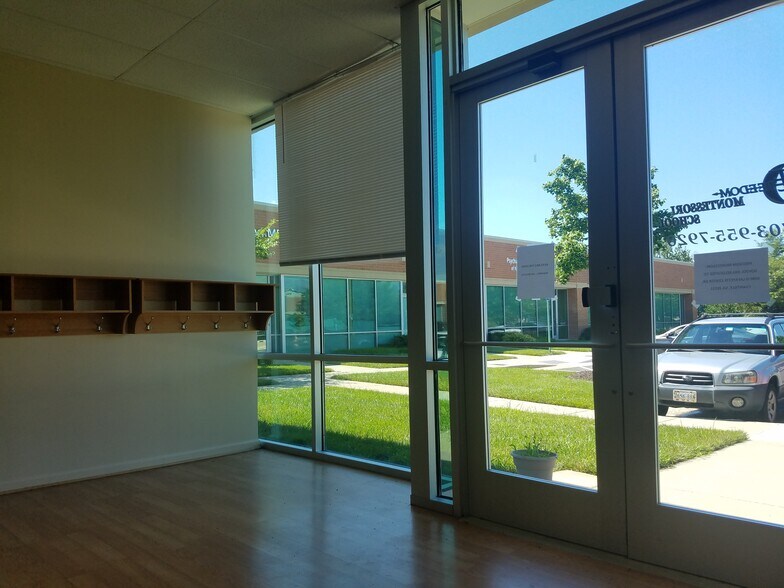 More Photos Of 4229 Lafayette Center Dr, Chantilly Office For Sale