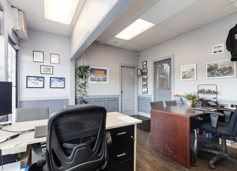 More Photos Of 9139 E Saanich Rd, North Saanich Auto Dealership For Sale