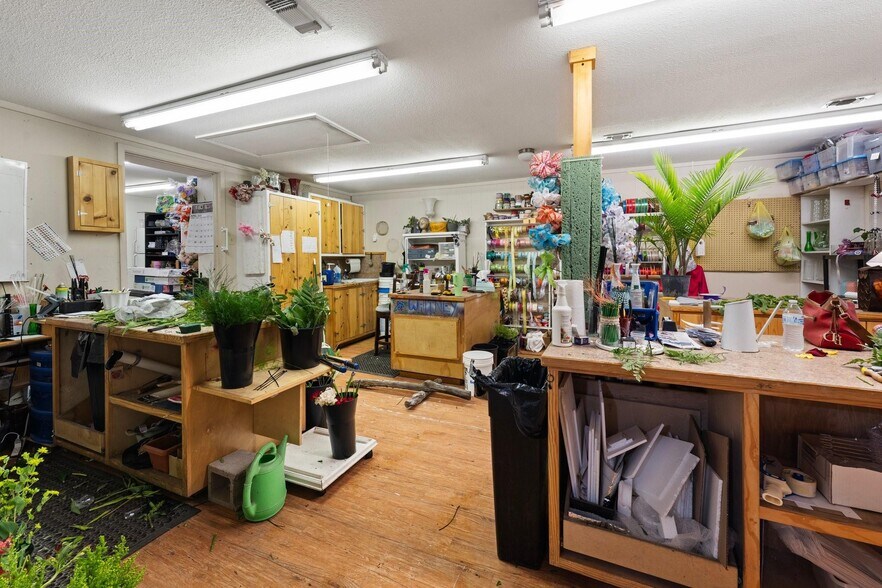 More Photos Of 133 N Texas St, De Leon Storefront For Sale