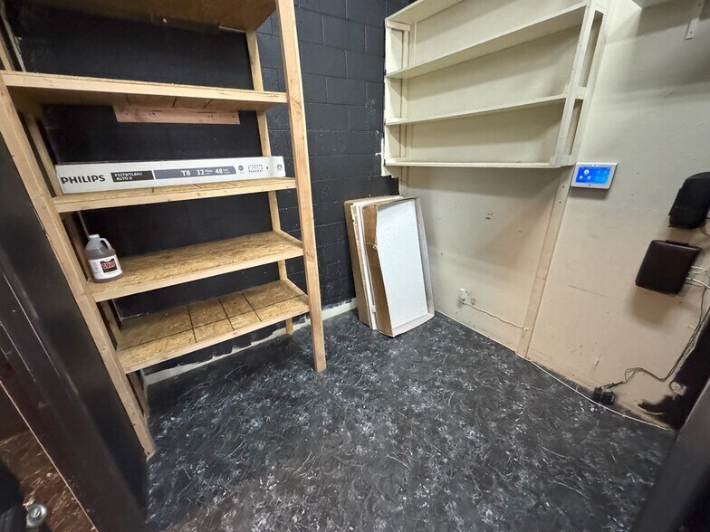 More Photos Of 204-210 E 11th St, Los Angeles General Retail For Lease