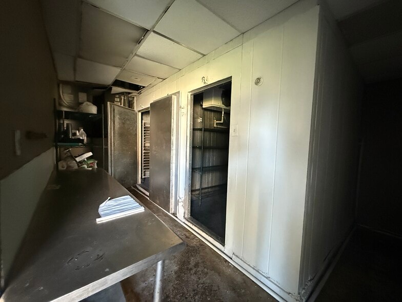 More Photos Of 46328 Interstate 10, Winnie Restaurant For Sale