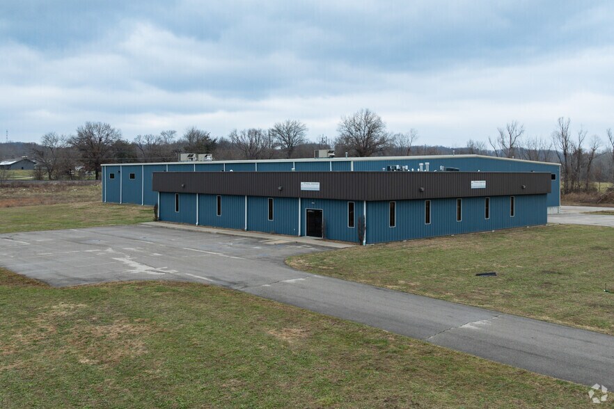 More Photos Of 3650 W Industrial Dr, Louisiana Manufacturing For Sale