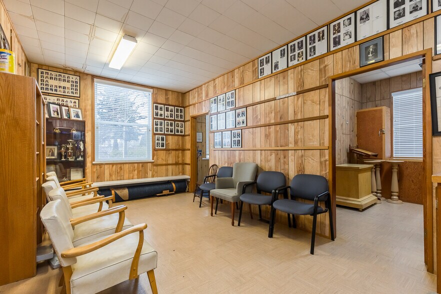 More Photos Of 33860 Pine st, Abbotsford Flex For Sale