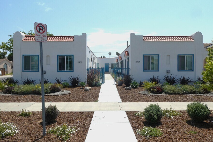 Primary Photo Of 2902 Hillcrest Dr, Los Angeles Apartments For Sale