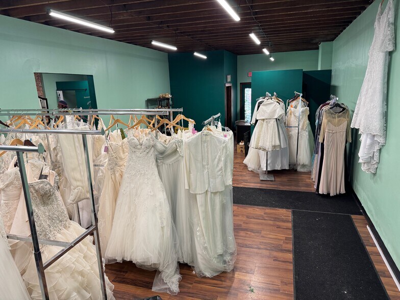 More Photos Of 414 5th St, Illiopolis General Retail For Sale