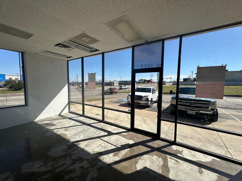 More Photos Of 104 N Peachtree Rd, Mesquite Freestanding For Lease
