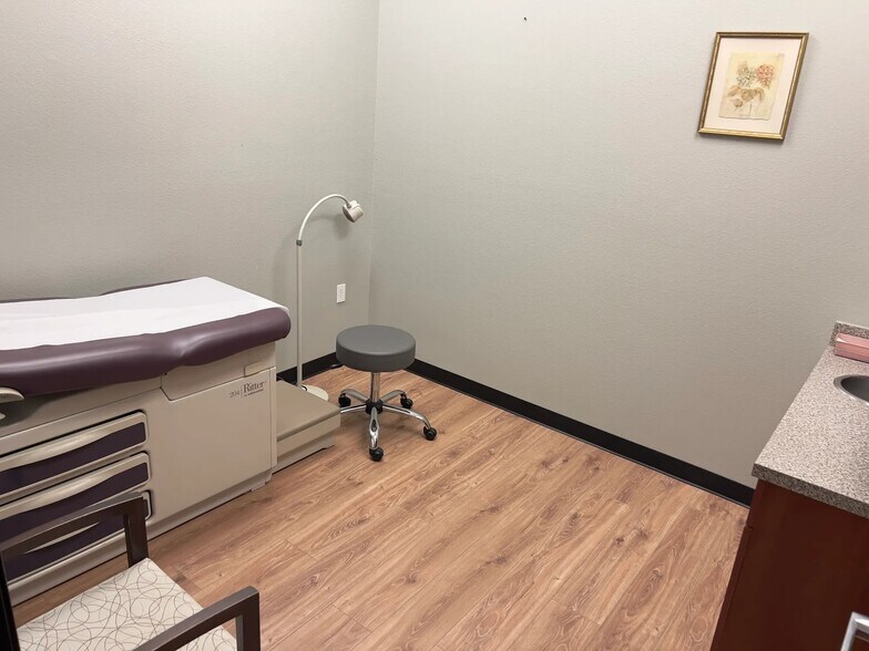 More Photos Of 20325 N 51st Ave, Glendale Medical For Lease