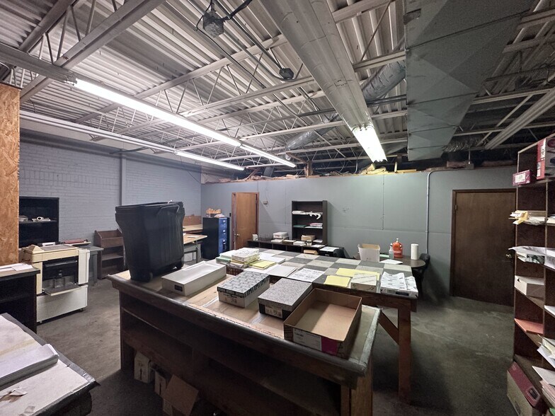 More Photos Of 205 S New Madrid St, Sikeston Light Manufacturing For Sale