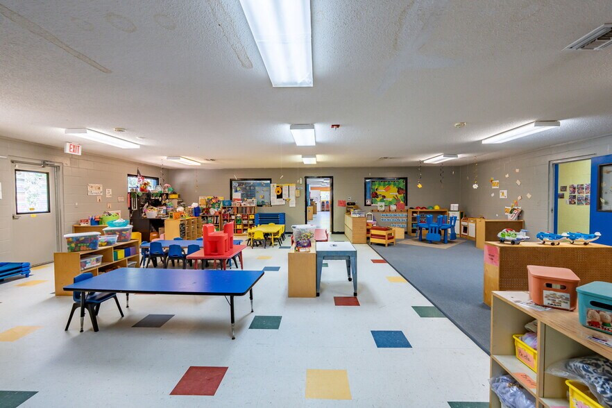 More Photos Of 522 NW Turner Rd, Lake City Daycare Center For Sale