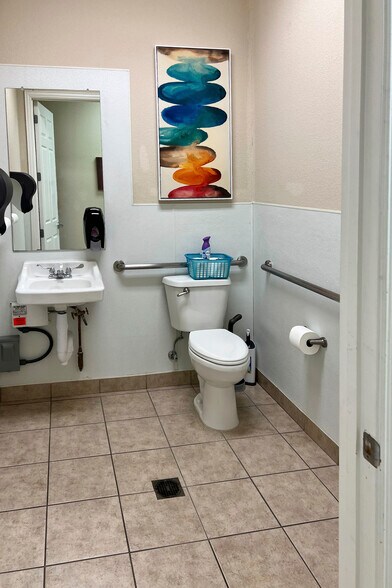 More Photos Of 3918 Telephone Rd, Lake Worth Medical For Lease