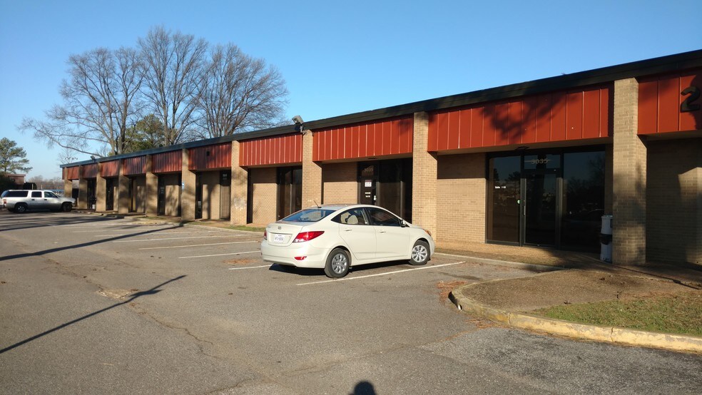 More Photos Of 3035 Directors Row, Memphis Flex For Lease