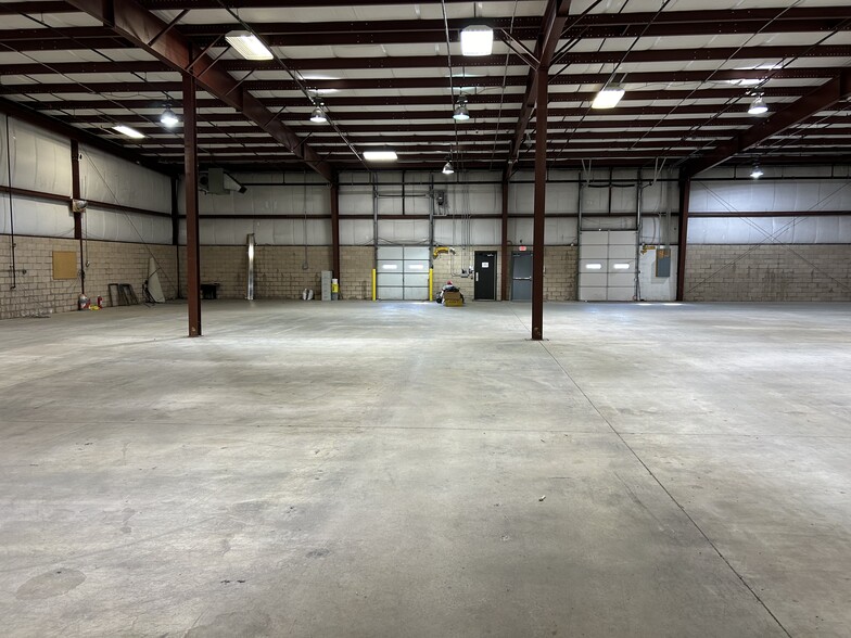 Primary Photo Of 1047 MacArthur Rd, Reading Warehouse For Lease