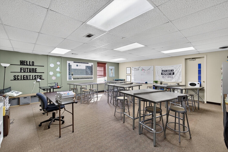 More Photos Of 147 E Hurst Blvd, Hurst Religious Facility For Sale