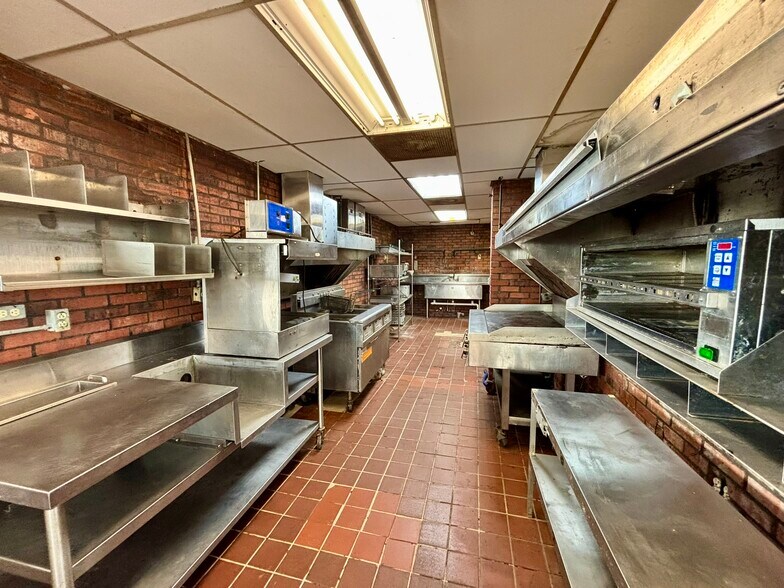 More Photos Of 210 W Calhoun St, Bruce Fast Food For Sale