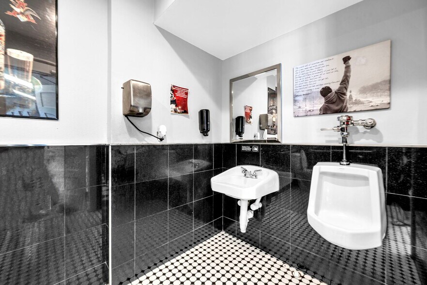 More Photos Of 174 Miracle Strip Pky SE, Fort Walton Beach Storefront For Lease